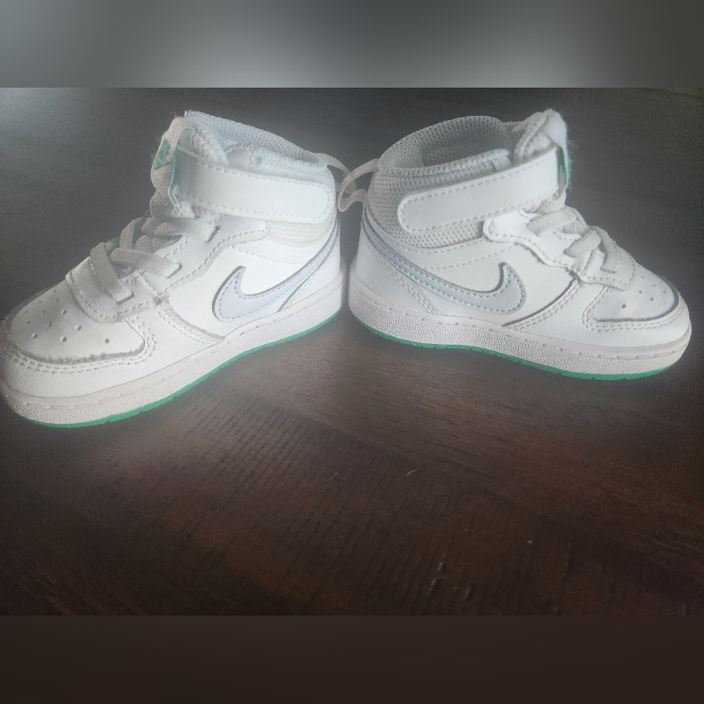 Nike‎ Kids White High-Top Sneakers with Green Sole 5.5